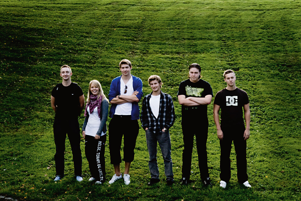 GRASROTAS DOM: Tor Emil Flauan (f.v.), Marit Valan Brakstad, Helge Grande, David Hellstrøm, Frank Røkke Hanger og Markus Evensen gleder seg til UKA, men er bekymret for lommebøkene.