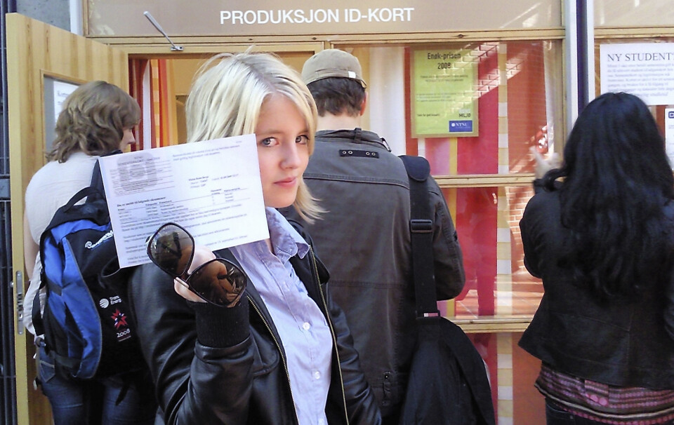 MANGLER BEVIS: Student Malin Berge mener det bør bli mulig å registrere studentbeviset via internett og få det tilsendt i posten.