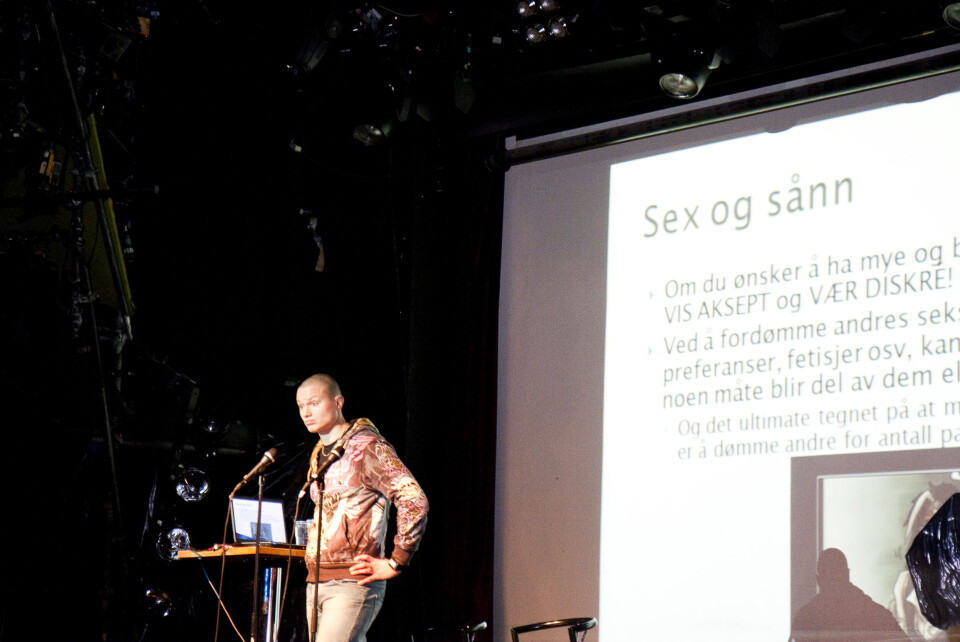 SJEKKEGURU: Under Duskens journalist forsøkte seg på speed dating etter et foredrag av sjekkeguru Jakob Løvstad.