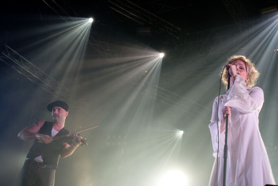 AVSLUTNINGSSEREMONI: Gåte-konserten i Dødens Dal lørdag kveld ble mer enn kun en hitparade. Bror og søster Sundli og resten av bandet var heltente, og levert en godt variert og verdig avslutningskonsert.