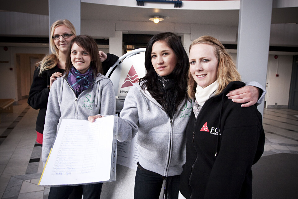 TIL AKSJON: Berit Berg Jacobsen, Åshild Holsbrekken, Kristina Torsteinsen og Tine Lysaker er blant studentene som har engasjert seg for at Avdeling for helseog sosialfag ved HiST skal få tilbake tilbud som har blitt kuttet ved studiestedet deres.