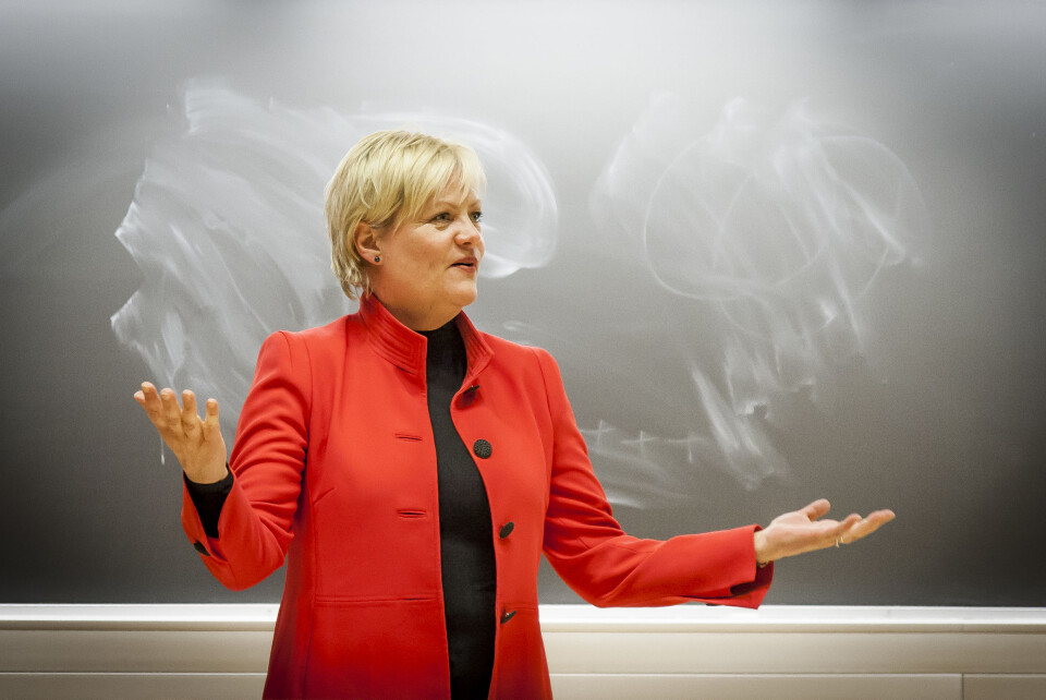 ÅPEN FOR PÅVIRKNING: Møtet med studentmassen var Kunnskapsministerens første siden hun tok over for Tora Aasland. Halvorsen fridde til publikum ved å ønske alle velkommen til å sette griller og kampsaker i hodet hennes.
