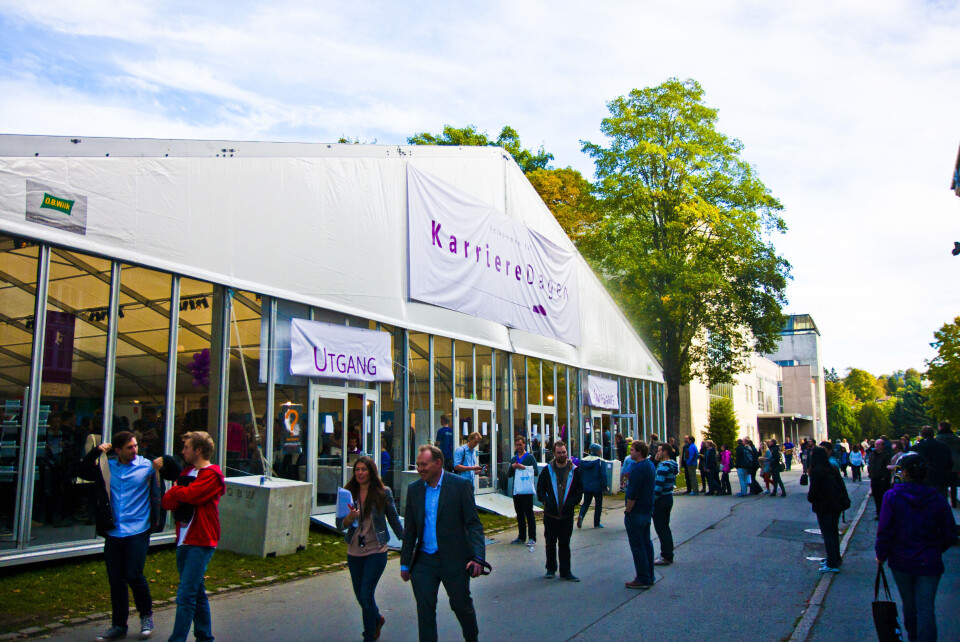 SOM SILD I TØNNE: Studentene på karrieredagen ved NTNU var samlet for å knytte kontakter med bedriftene på Gløshaugen torsdag.