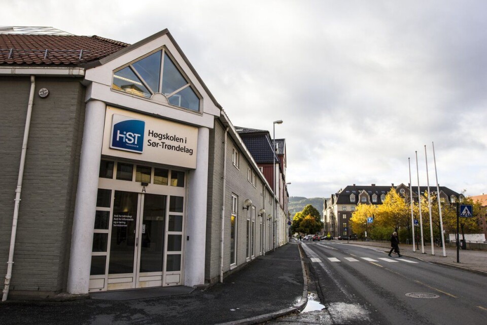 Regjeringen vil la fagutdannede gå på høyskole