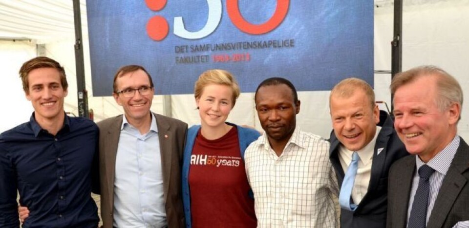 F.v: Leder av NSO Ola Magnussen Rydje , Utenriksminister Espen Barth Eide, Leder i SAIH Anja Bakken Riise, studentaktivist fra Sør-Kamerun Ayaba Cho Lucas, Utviklingsminister Heikki Holmås og Rektor ved UiO Ole Petter Ottersen