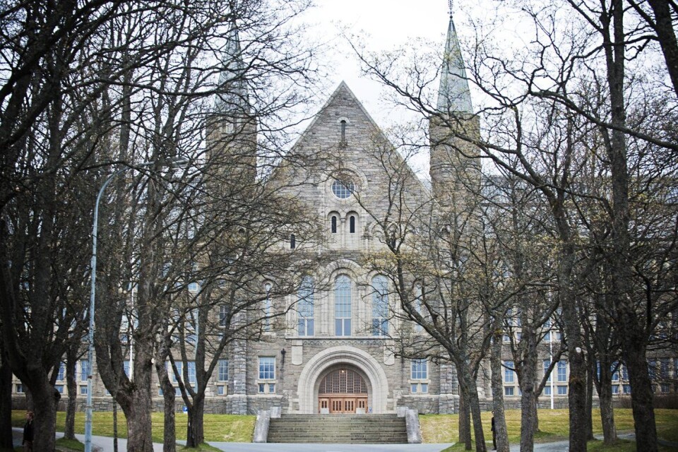 Vil at universitetene sjekker oppholdstillatelse