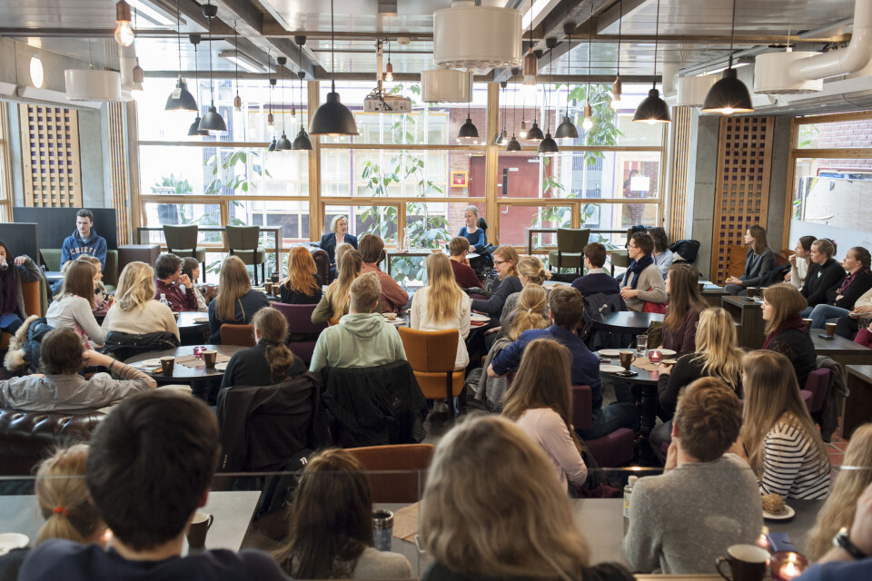 Bildet er hentet fra arkivet, og er tatt på et frokostmøte i regi av Eureka, linjeforeningen for europastudier. Leder i Eureka er godt fornøyd med kulturstyrets forslag.