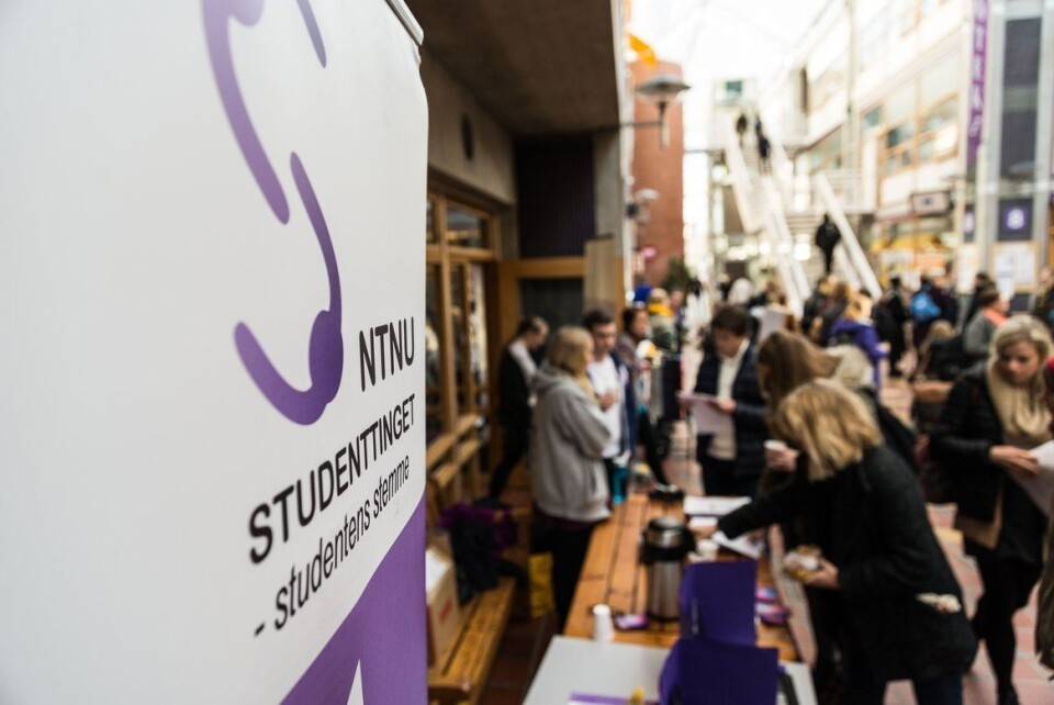 Kristian Sjøli og Jone Trovåg representanter for Studenttinget, håpte at valget skulle engasjere rundt 8000 studenter, men kun 3000 av studentmassen tok til valgurnene. Kristian Sjøli og Jone Trovåg representanter for Studenttinget, håpte at valget skulle engasjere rundt 8000 studenter, men kun 3000 av studentmassen tok til valgurnene.