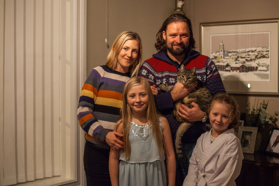**Byfamilie:** Familien Sandnes er vant til de noe merkelige hendelsene på Møllenberg, og legger ikke merke til støy lenger.