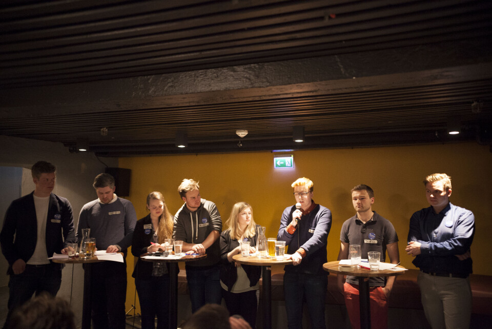 Debatten ble holdt i Strossa. F.v. Lars F. Kjelsaas, Christoffer V. Nesse, Trine-Lise Helgersen, Mikkel Lindheim, Anja B. Andersen, Bendik Deraas, Thomas Hesselberg, Lars Føleide