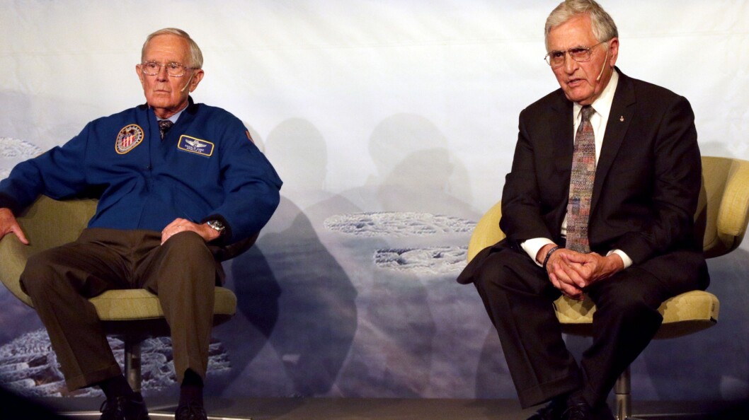Charles Duke var tiende mann på månen, mens Harrison Schmitt er den siste nålevende personen som utførte en månelanding. Charles Duke var tiende mann på månen, mens Harrison Schmitt er den siste nålevende personen som utførte en månelanding.