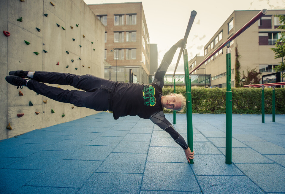 HUMAN FLAG: Lederen for NTNUI Calisthenics, Sondre Berg, har trent nesten hver dag i fem år.
