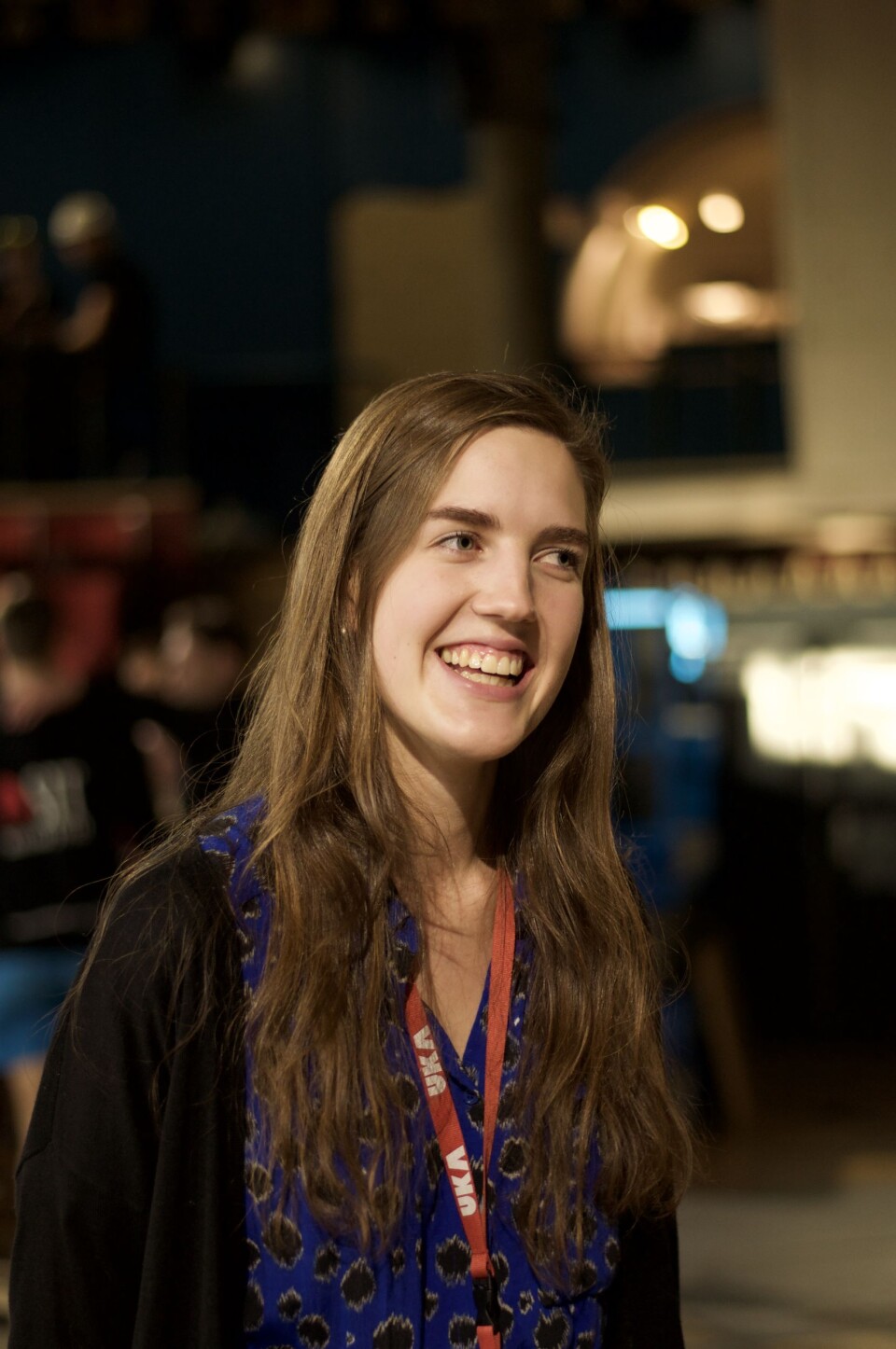 FORVENTNINGSFULL: Sofie Afseth, revysjef for UKA-17, forteller at årets revy skal beholde tradisjonene som folk ønsker og forventer, samtidig som hun håper det er rom for å eksperimentere og prøve ut nye ting. Hun tror det er viktig at revyen eksisterer som et alternativ til de store konsertene.