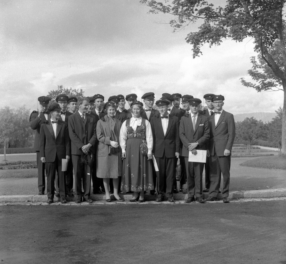 Helt ferske trondheimsstudenter etter immatrikuleringen i 1961.