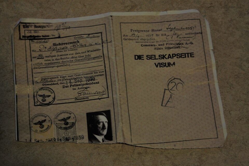 Besøkende på Selskapssiden fikk utdelt visumpapirer med nazistisk tema