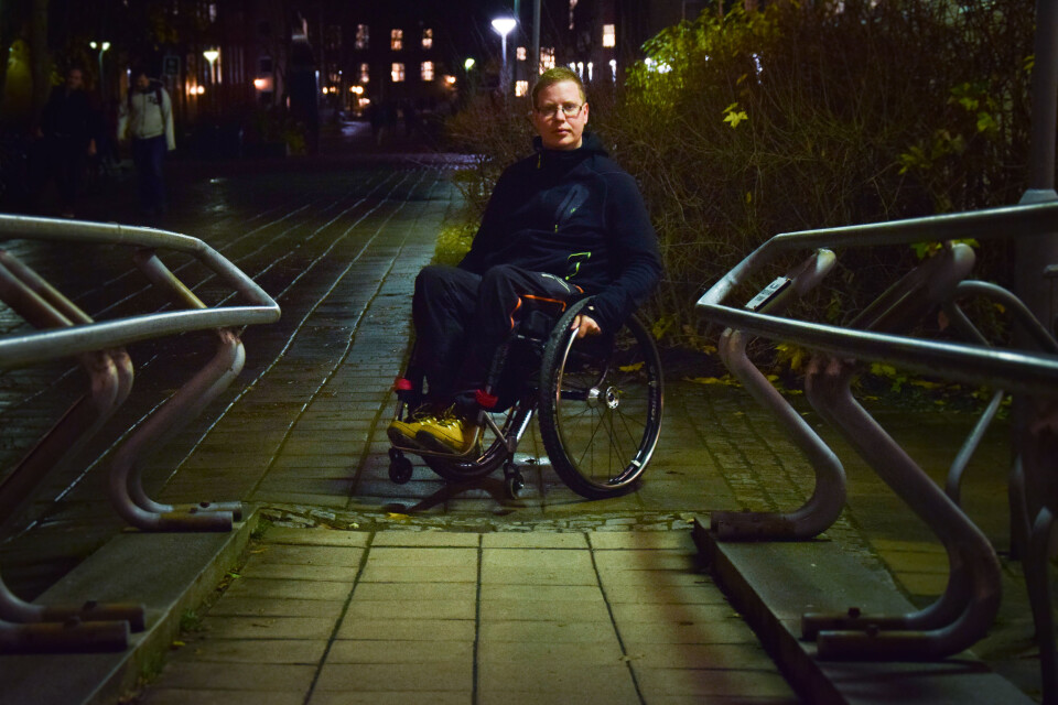 André Krogstad sitter i styret til Norges Handikapforbund, og han har sjekket hvor tilrettelagt Gløshaugen er for rullestolbrukere.