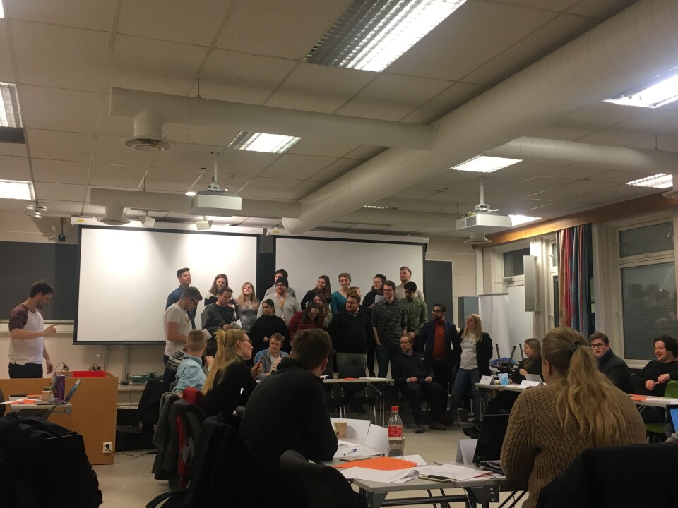De 21 oppmøtte kandidatene fikk bryne seg på mange ulike spørsmål før det ble ble valgt 26 representanter til NSOs landsmøte i april.