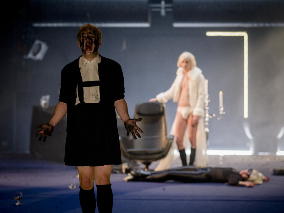Isak Holmen Sørensen (Jochen), Vetle Bergan (Olga) og Stine Fevik (Wolfgang Schwitter)