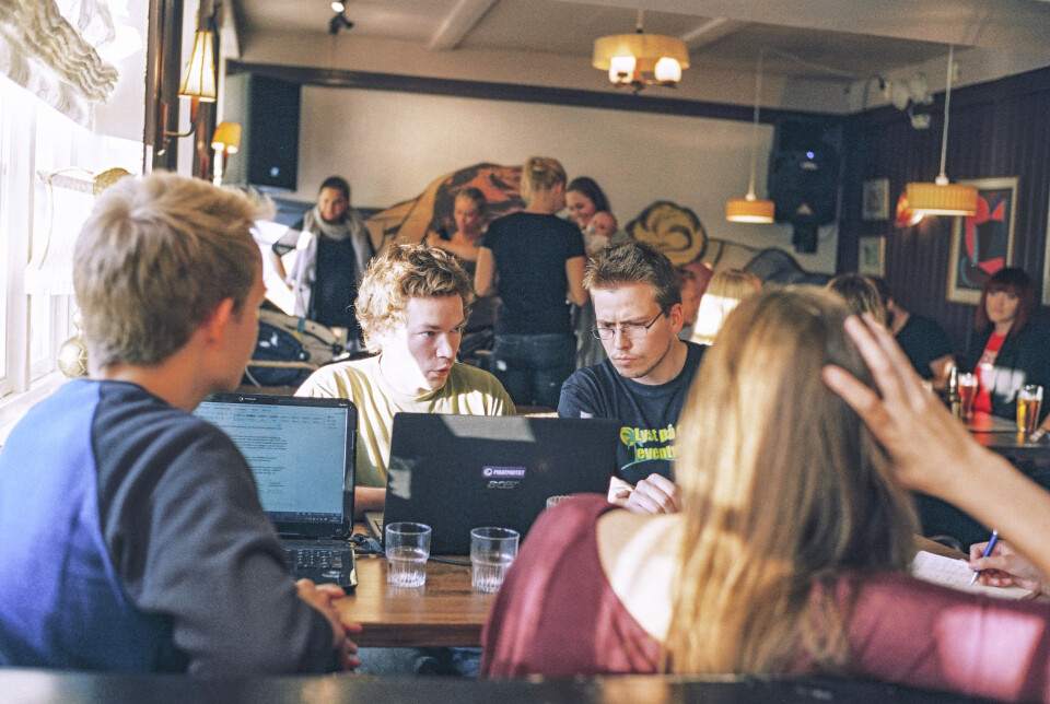 En dobbel latte og øyekontakt