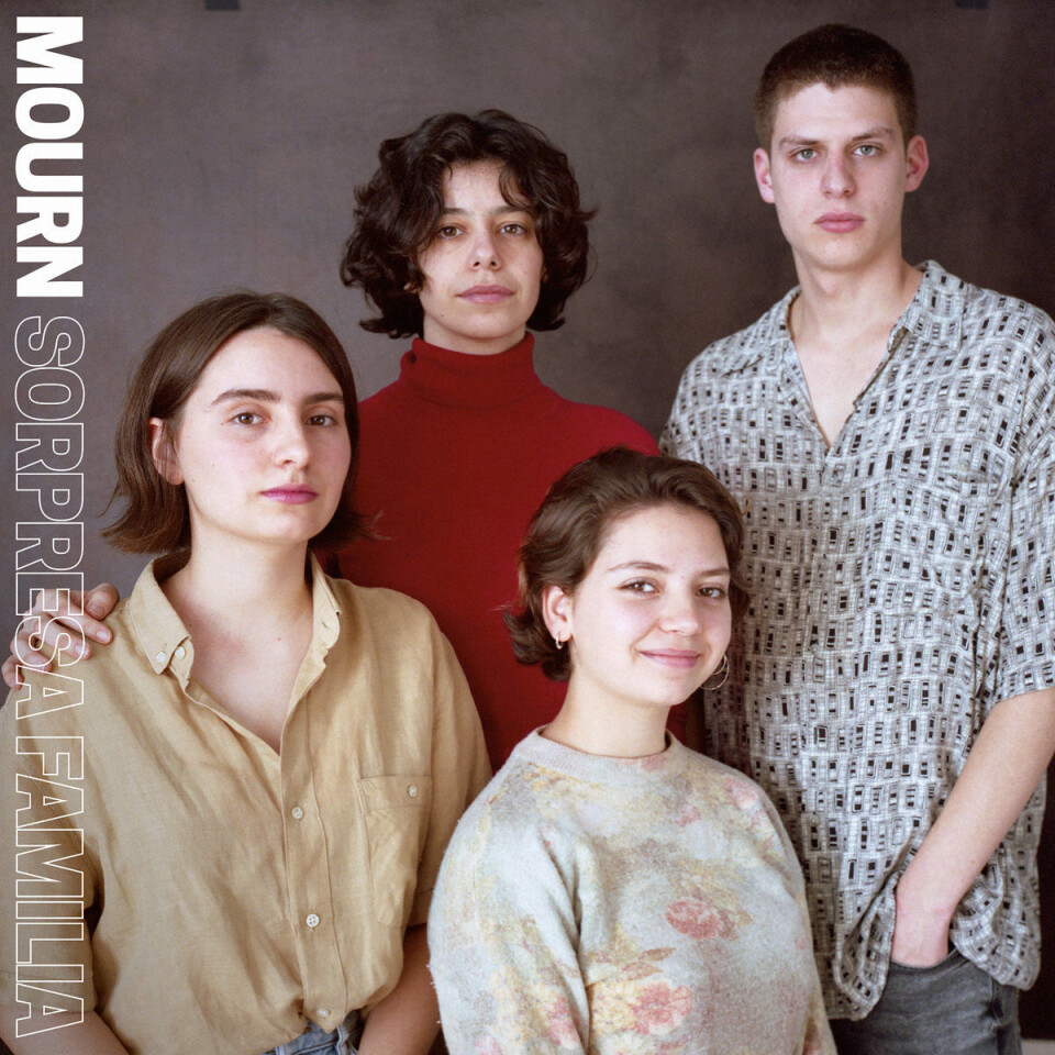 Mourn - Sorpresa familia