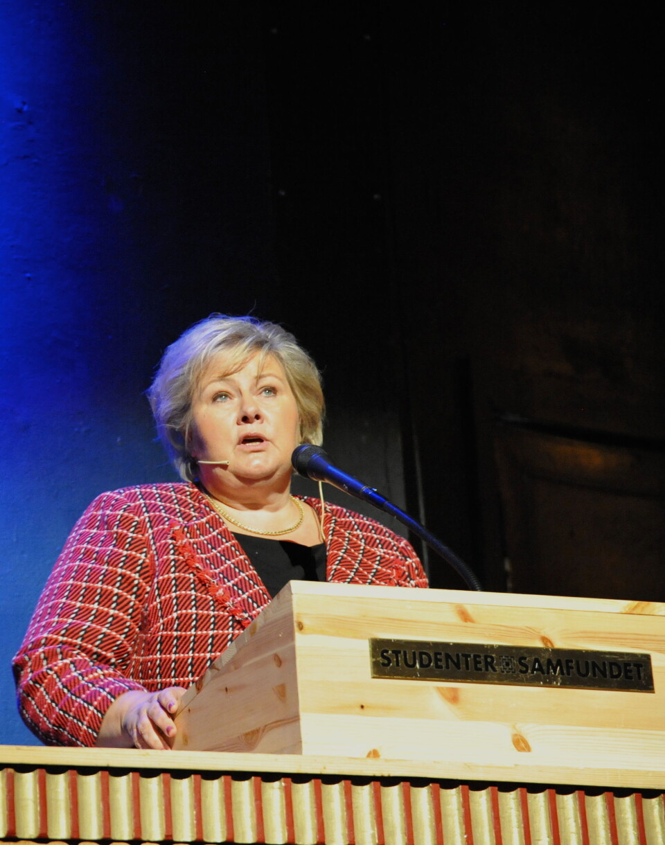 Erna Solberg på talerstolen.