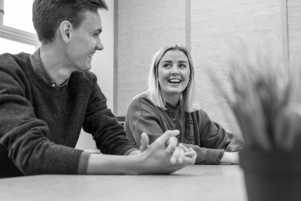 EntreprenørLEGGER GRUNNMUR: Vetle Slagsvold Øien og Eline Vitsø Bjørnstad trives godt som studenter ved Entreprenørskolen, og satser på å fortsette i bedriftene de har vært med på å starte etter at de er ferdige med masteren.