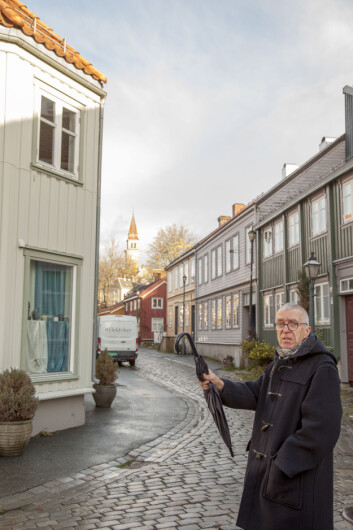 RØDT KORT: Hallbjørn Rønning forteller om sinte Rosenborg-fans som mener han uttaler busstoppet Lerkendal Stadion som om han avskyr plassen. RØDT KORT: Hallbjørn Rønning forteller om sinte Rosenborg-fans som mener han uttaler busstoppet Lerkendal Stadion som om han avskyr plassen.