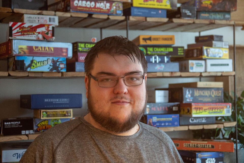 SPILLENTUSIAST: I nyere tid synes Henrik Kvamsdal (30) det er like gøy å spille brettspill som dataspill.