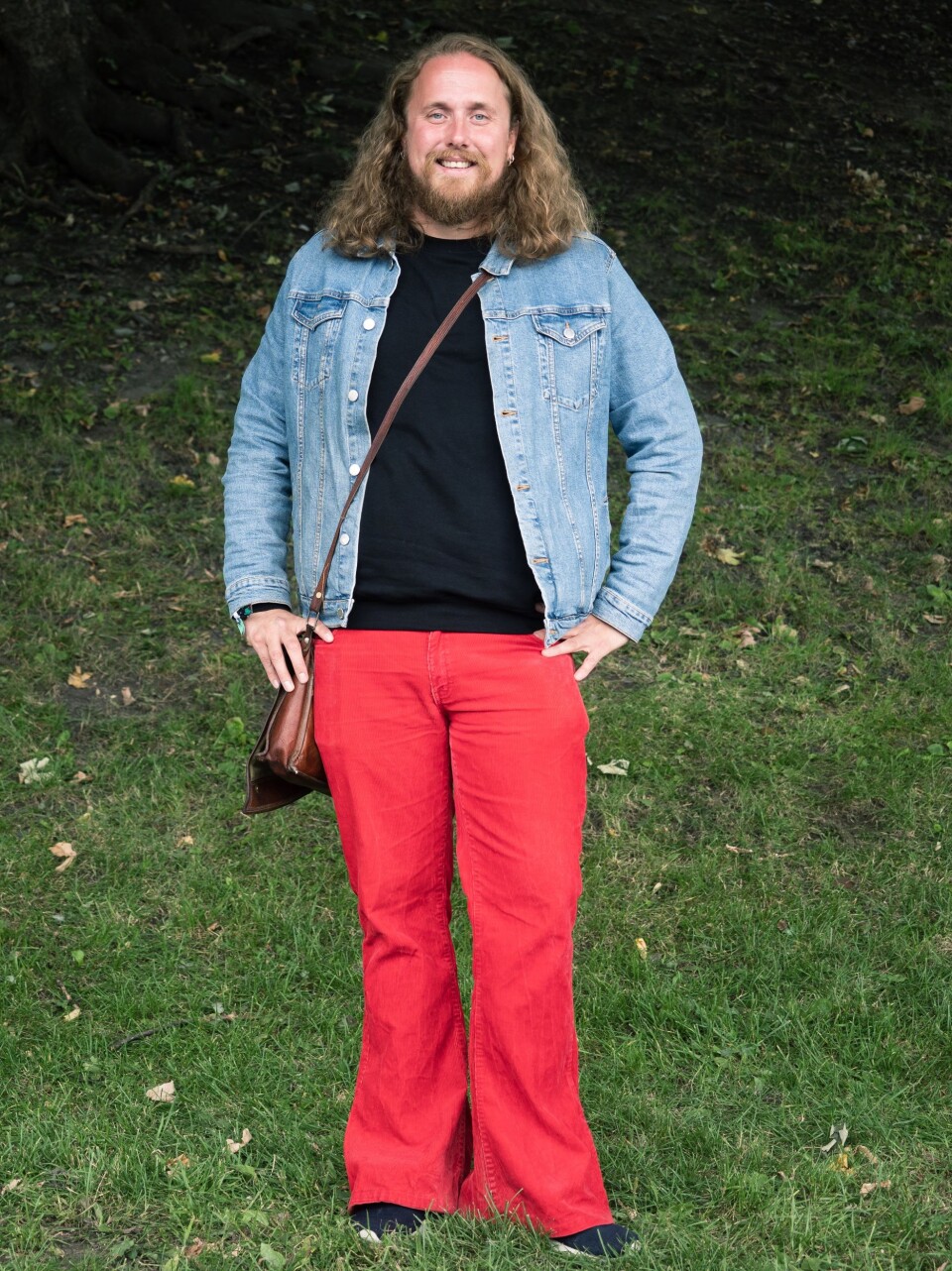Ketil går med slengbukser til vanlig, men siden det er festival har han funnet fram de røde. Ketil går med slengbukser til vanlig, men siden det er festival har han funnet fram de røde.
