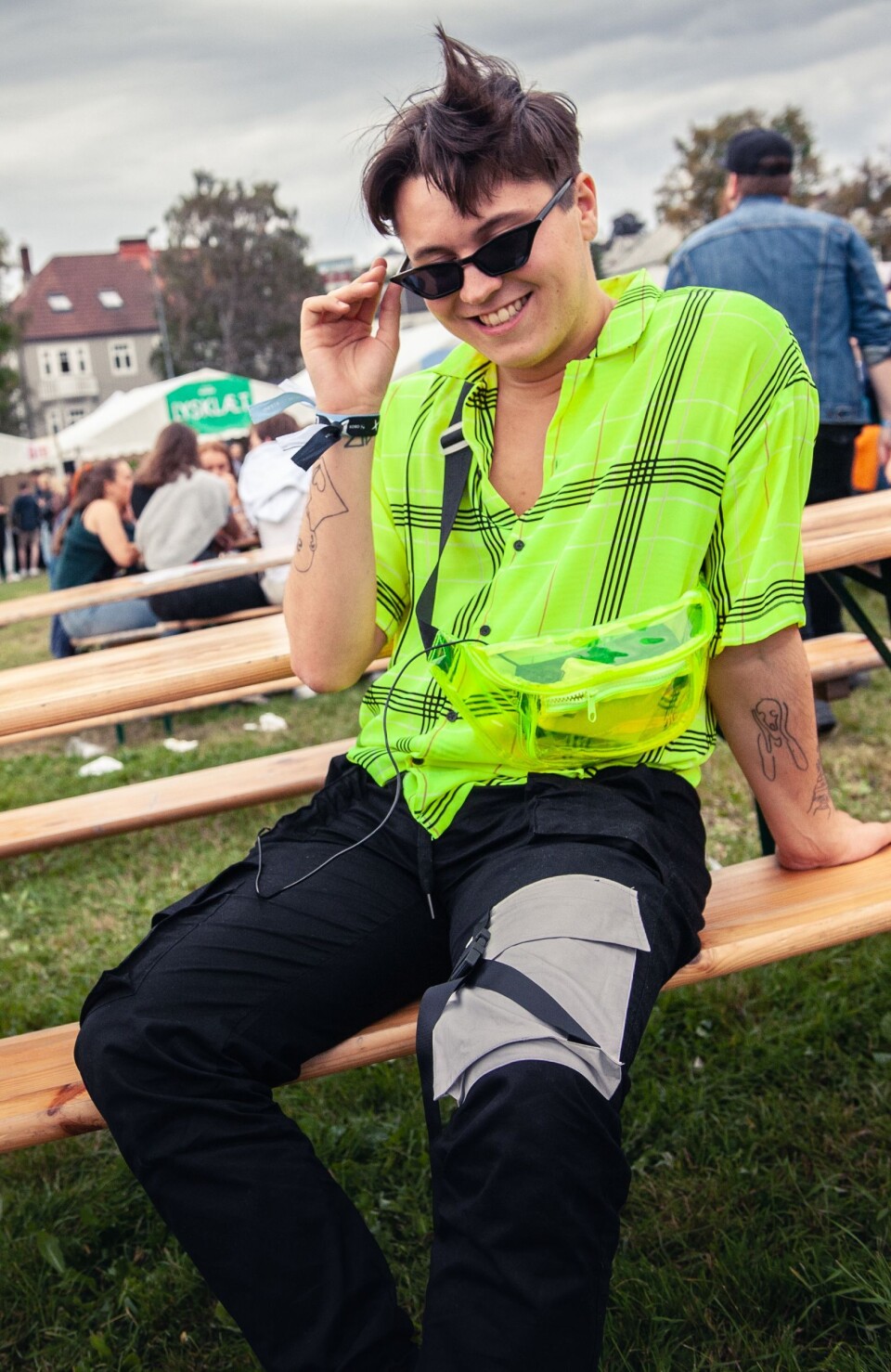 Herman blander neon og tradisjonelt i sitt antrekk. Herman blander neon og tradisjonelt i sitt antrekk.