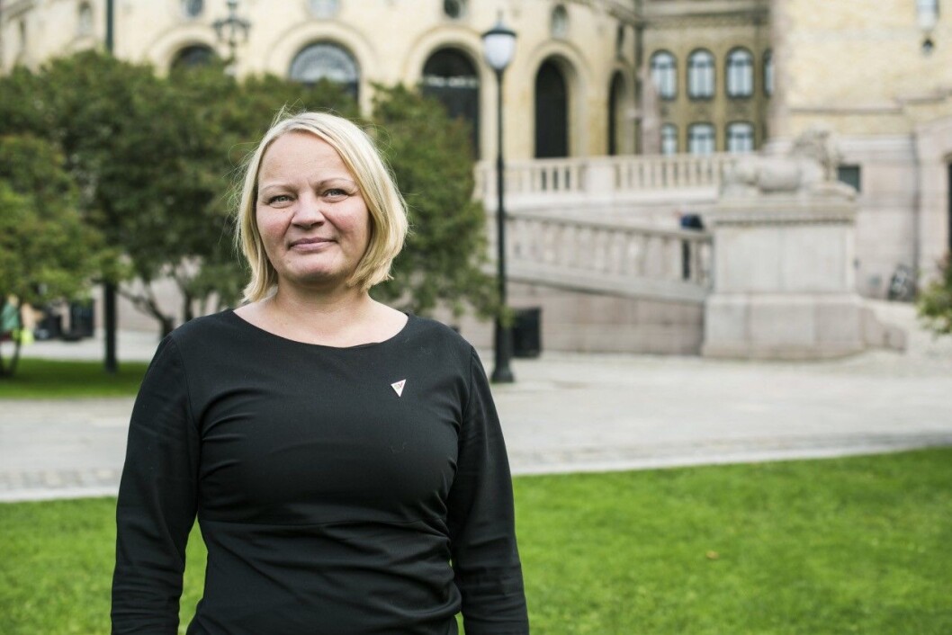 Stortingsrepresentant og SVs utdanningspolitiske talsperson Mona Fagerås mener at regjeringen bløffer studentene Stortingsrepresentant og SVs utdanningspolitiske talsperson Mona Fagerås mener at regjeringen bløffer studentene