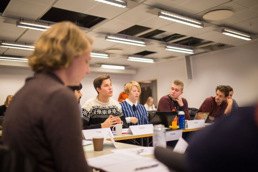 En motfylling i Nidelva skal sikre grunnen Studentersamfundets nybygg skal stå på, slik at byggingen kan starte. Studenttinget har vedtatt en resolusjon om at de ønsker at NTNU skal bruke 60 millioner kroner på tomten. En motfylling i Nidelva skal sikre grunnen Studentersamfundets nybygg skal stå på, slik at byggingen kan starte. Studenttinget har vedtatt en resolusjon om at de ønsker at NTNU skal bruke 60 millioner kroner på tomten.