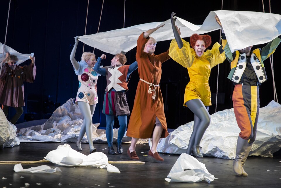 Ujevn ståhei på Trøndelag teater