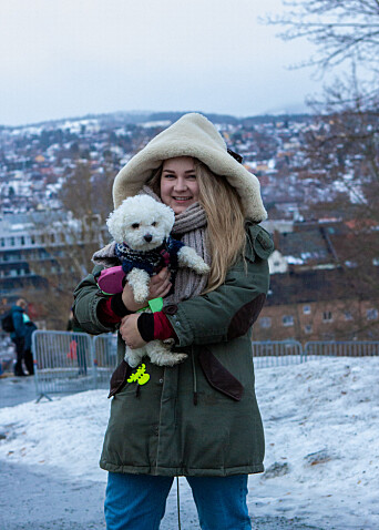 TERAPIHUND: For Jenny Marie Ragnhild Andersen er hunden Tuna også til hjelp når hun er utmattet. TERAPIHUND: For Jenny Marie Ragnhild Andersen er hunden Tuna også til hjelp når hun er utmattet.