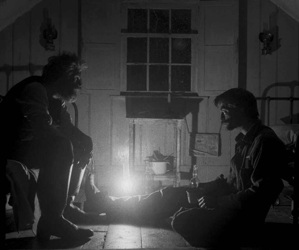 KLAUSTROFOBISK: Willem Dafoe og Robert Pattison er fyrvoktere i The Lighthouse