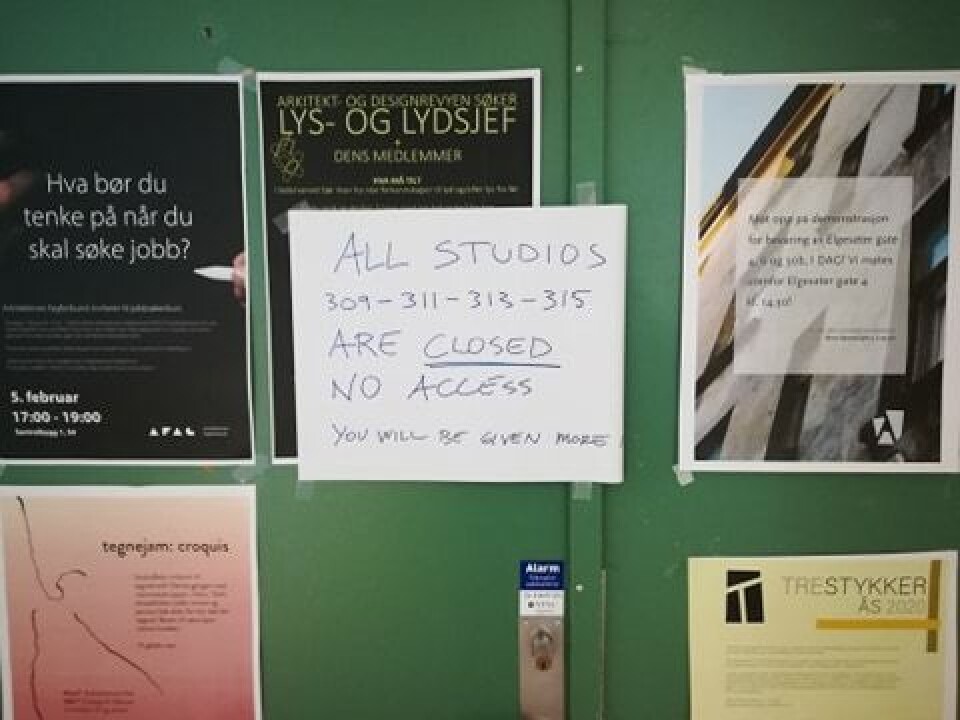 Dette skiltet møtte arkitekturstudenter som skulle i forelesning idag.