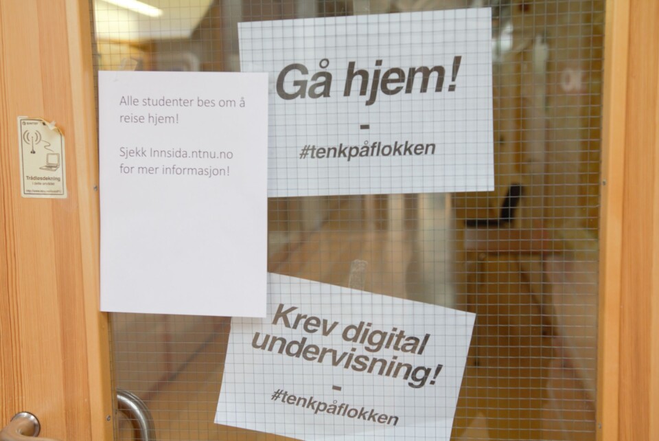Klar oppfordring: Lapper hengt opp på Dragvoll av den litt mer aktivistiske sorten.