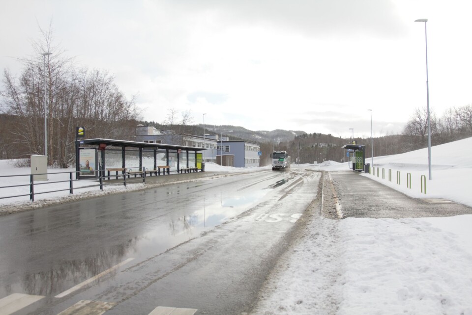 Ingen fredagsrush: Godt om plassen på bussholdeplassen ved Dragvoll.