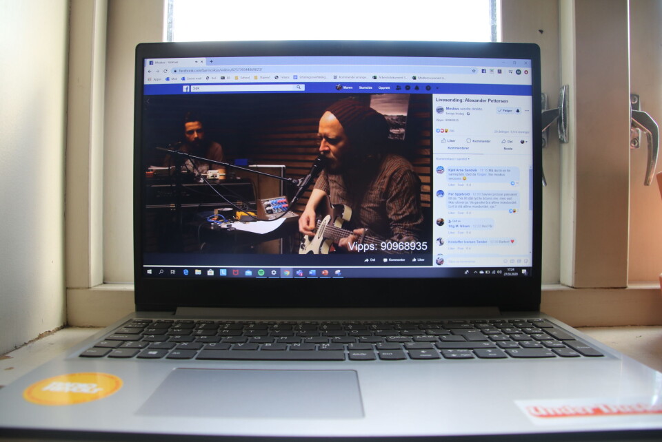 VIL FOLK GÅ LEI STREAMING?: Pettersen har måttet utsette den kommende turneen sin. Han er spent på hvorlenge publikum synes det er interessant med streaming-konserter. VIL FOLK GÅ LEI STREAMING?: Pettersen har måttet utsette den kommende turneen sin. Han er spent på hvorlenge publikum synes det er interessant med streaming-konserter.