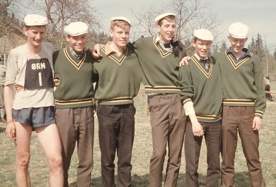 <b>O-stafetten 1965: </b>Fant sted i Asker der NTHI vant for første gang. Fra venstre: Stig Berge (nettopp gått i mål som ankermann), Rolf Krogstad, Tore Langaard, Kjell Lunde, Peter Pay, Hans Rønne. <b>O-stafetten 1965: </b>Fant sted i Asker der NTHI vant for første gang. Fra venstre: Stig Berge (nettopp gått i mål som ankermann), Rolf Krogstad, Tore Langaard, Kjell Lunde, Peter Pay, Hans Rønne.