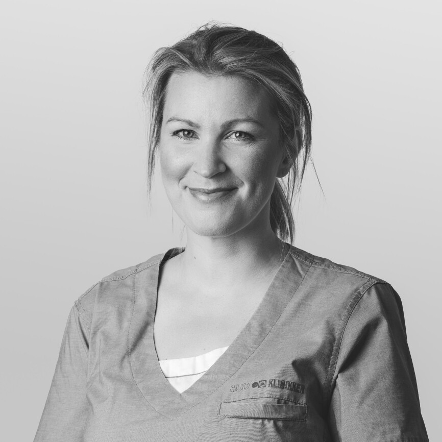 Solkrem: Hudlege Anne Birgitte Nordal sier det er ekstra viktig å beskytte huden nå med en bredspektret solkrem med spf over 30.