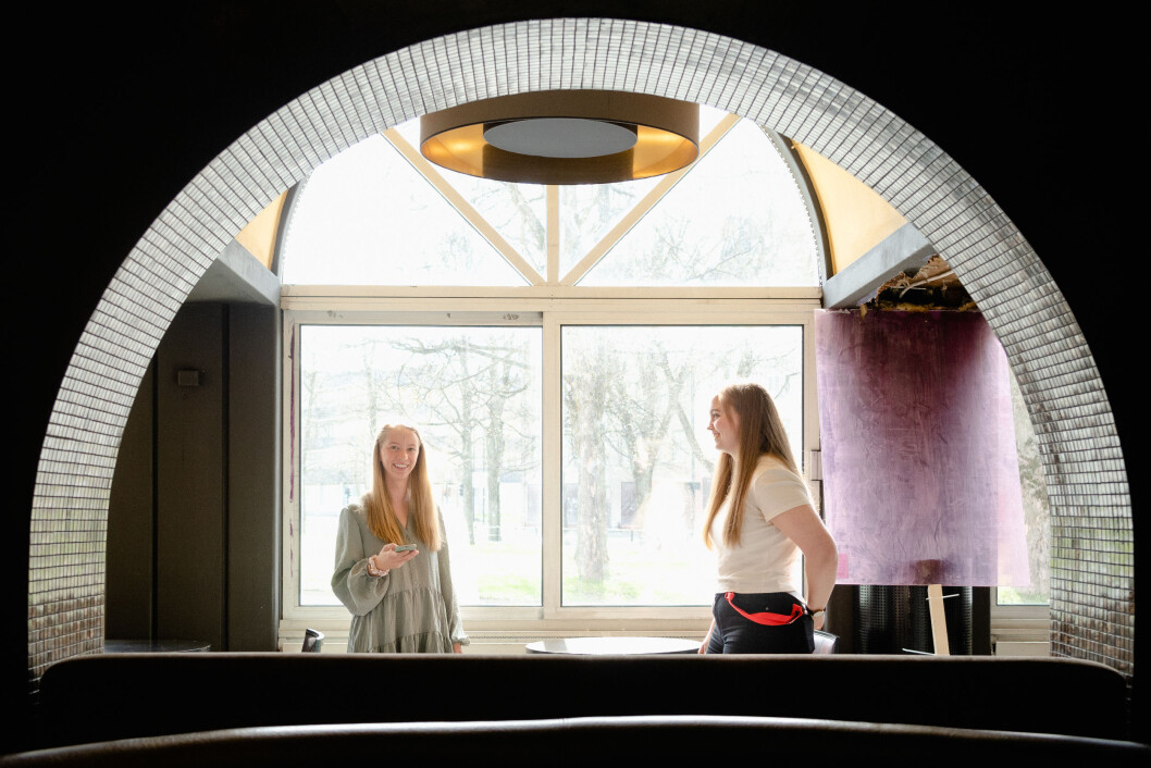 Janette Skaara (t.v) og Vera Slapø Nes (t.h) skal jobbe med å tydeliggjøre konseptet på Lyche over sommeren Janette Skaara (t.v) og Vera Slapø Nes (t.h) skal jobbe med å tydeliggjøre konseptet på Lyche over sommeren