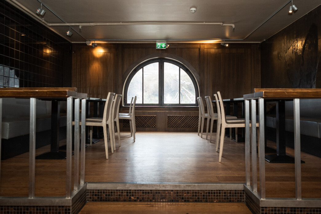 <b>Ambassaden: </b>Flisveggen og møblene skal byttes og for å ikke minne om Burger King <b>Ambassaden: </b>Flisveggen og møblene skal byttes og for å ikke minne om Burger King