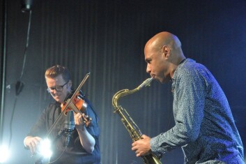 Kvernberg sammen med saksofonisten Joshua Redman på Dokkhuset. Kvernberg sammen med saksofonisten Joshua Redman på Dokkhuset.