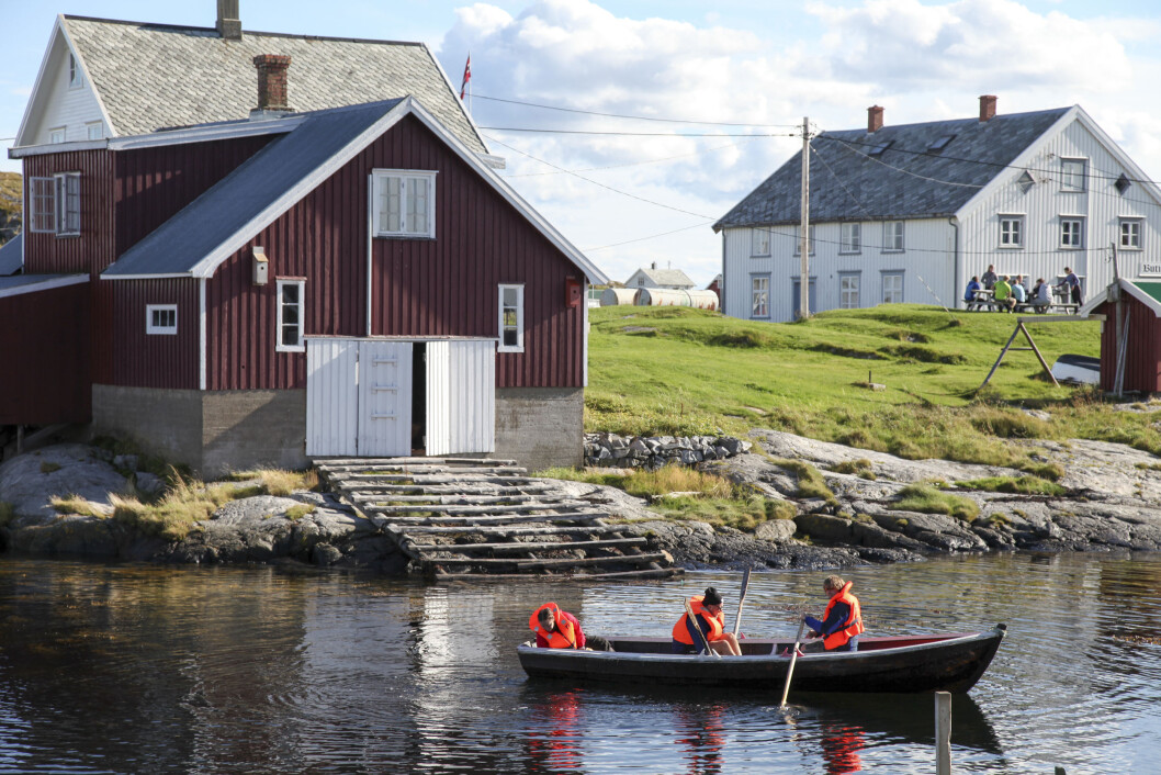 Det går fint an å kose seg med en fisketur i sommer, så lenge man holder en meters avstand og har på redningsvest, som bildet viser. Det går fint an å kose seg med en fisketur i sommer, så lenge man holder en meters avstand og har på redningsvest, som bildet viser.