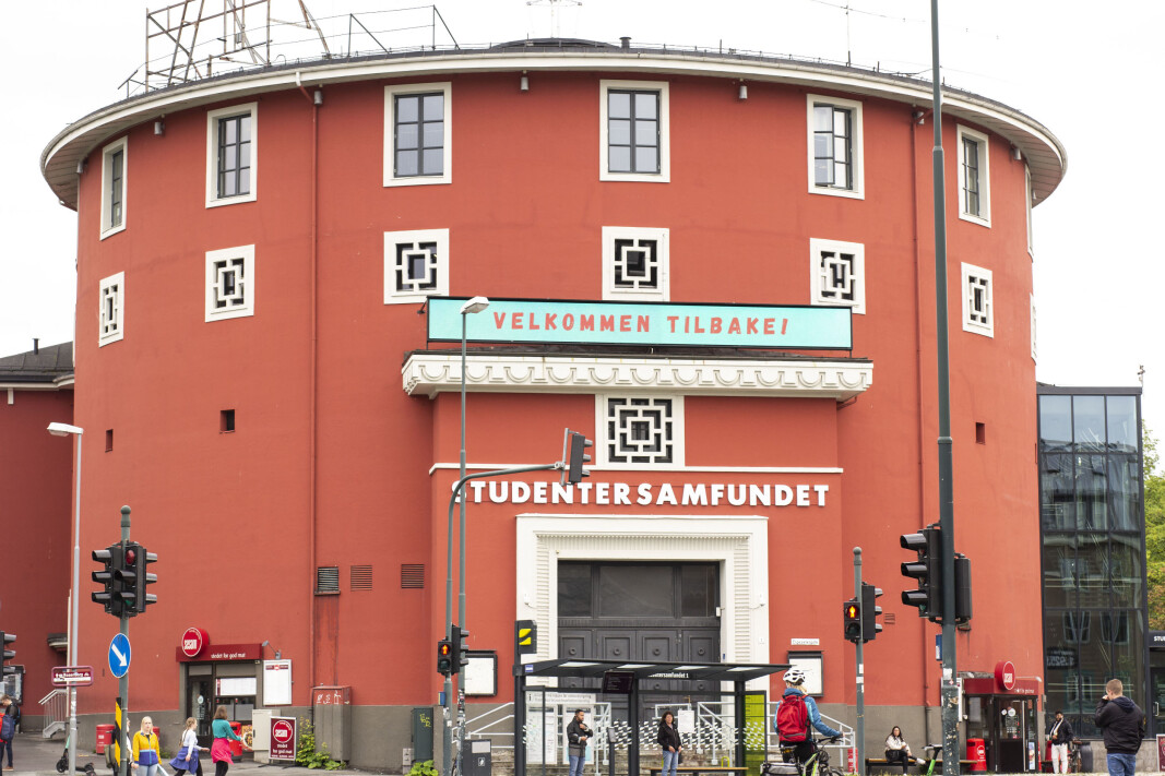 <b>VELKOMMEN TILBAKE: </b>Mandag 10. august blir første åpningsdag på Huset, hvor førsteårsstudenter vil bli priorert under fadderukene . <b>VELKOMMEN TILBAKE: </b>Mandag 10. august blir første åpningsdag på Huset, hvor førsteårsstudenter vil bli priorert under fadderukene .