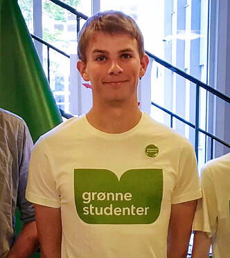 <b>Arne for alle:</b> Leder i Arnes komité Ole
Edvard Kolvik Valøy, forklarer at absolutt alle
kan ta ut mat fra Arne. <b>Arne for alle:</b> Leder i Arnes komité Ole
Edvard Kolvik Valøy, forklarer at absolutt alle
kan ta ut mat fra Arne.