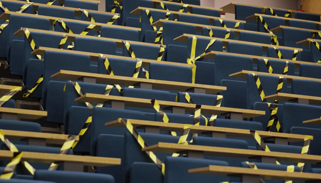 <span class=" font-weight-bold" data-lab-font_weight_desktop="font-weight-bold">CAMPUS</span>: Nå må folk holde en meters avstand igjen eller gå med munnbind på campus <span class=" font-weight-bold" data-lab-font_weight_desktop="font-weight-bold">CAMPUS</span>: Nå må folk holde en meters avstand igjen eller gå med munnbind på campus