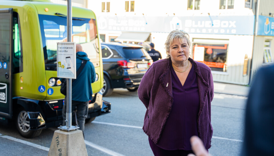 SELVKJØRENDE: Statsminister Erna Solberg kom til Trondheim tirsdag for å prøve AtBs selvkjørende buss.