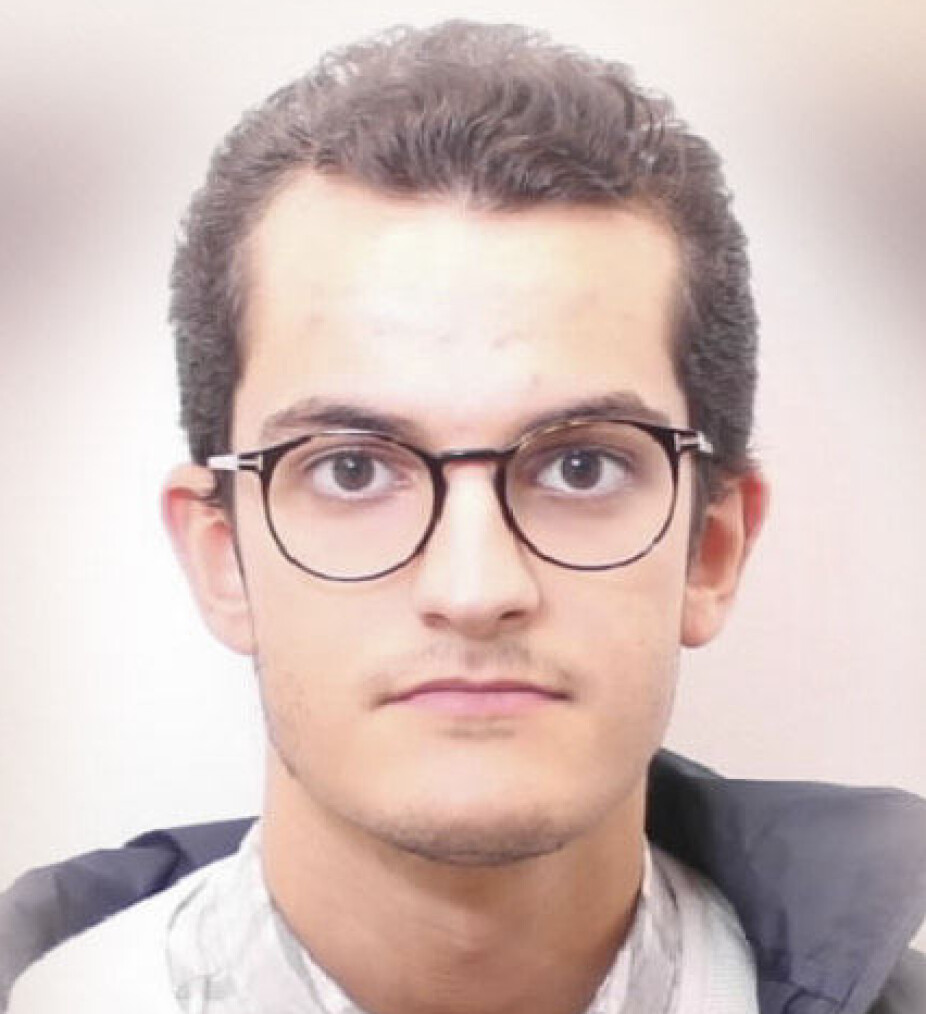 DRAGVOLLSTUDENT: Simon Bouazaza Bratsve er en av dem som har opplevd at bussene er for fulle. DRAGVOLLSTUDENT: Simon Bouazaza Bratsve er en av dem som har opplevd at bussene er for fulle.